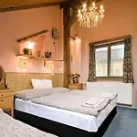 Alice Apartment House