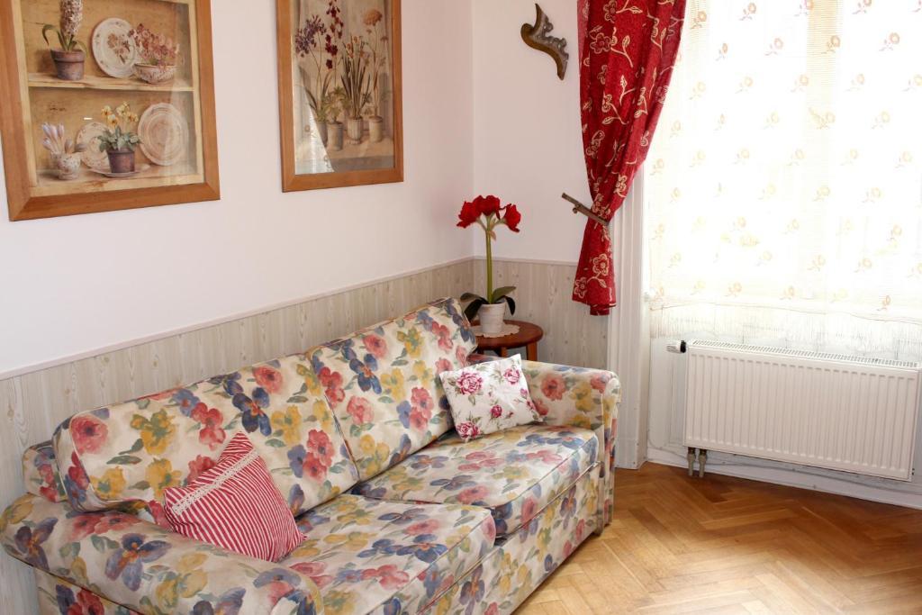 Apartahotel Alice House 3*
