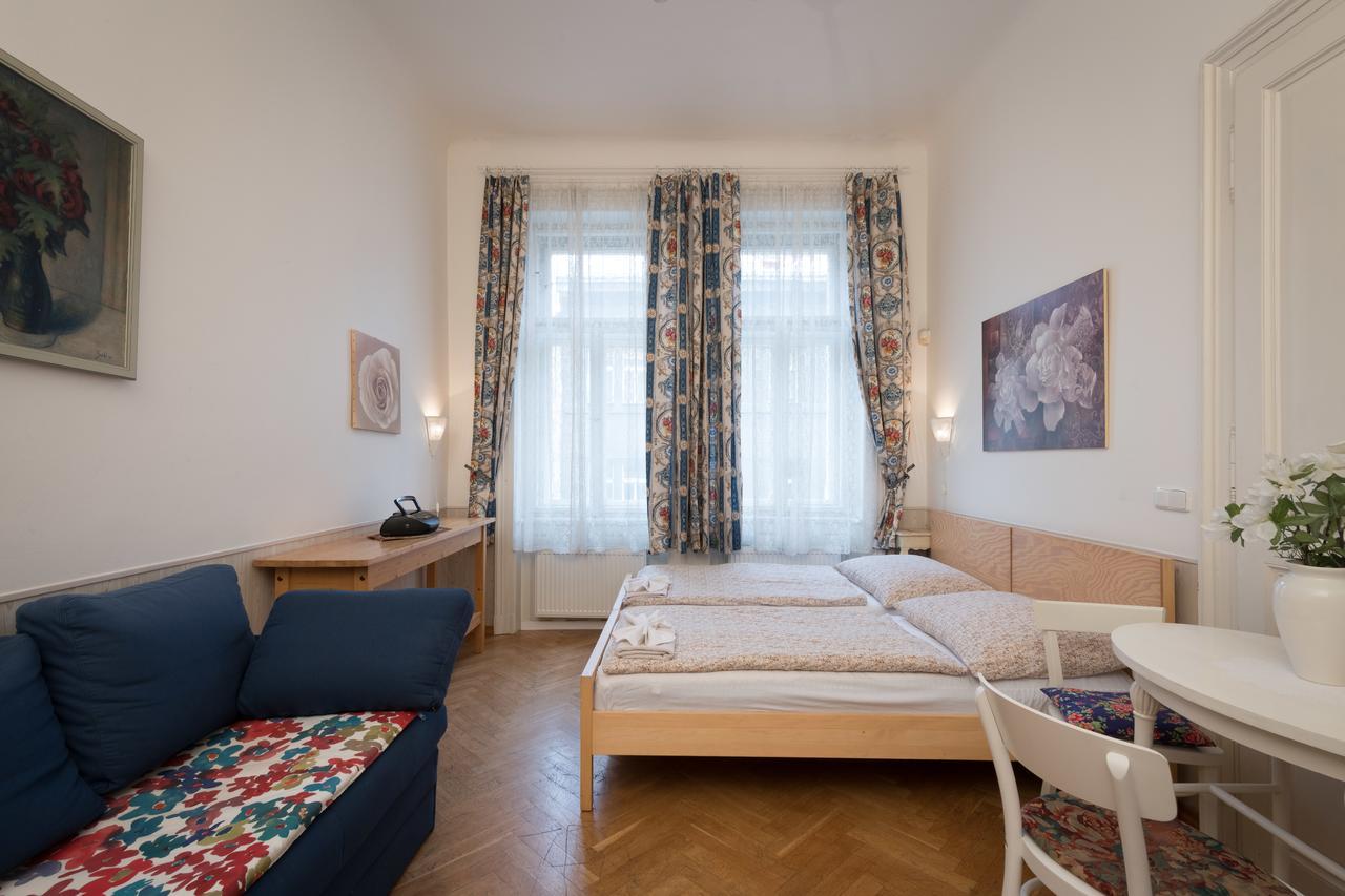 Apartahotel Alice House 3*