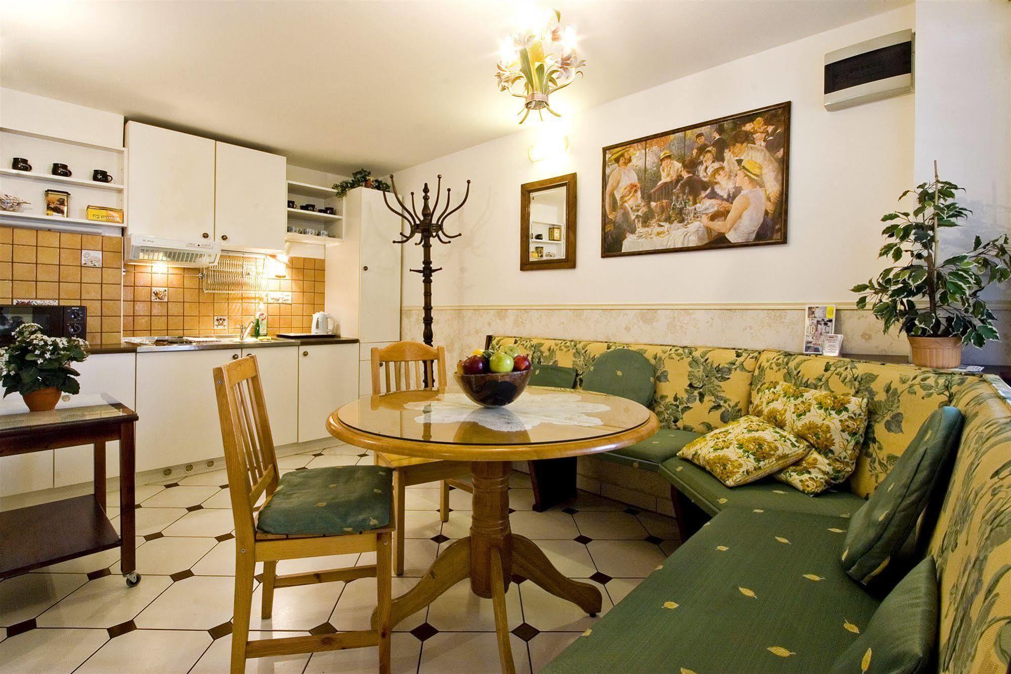 Alice House 3*