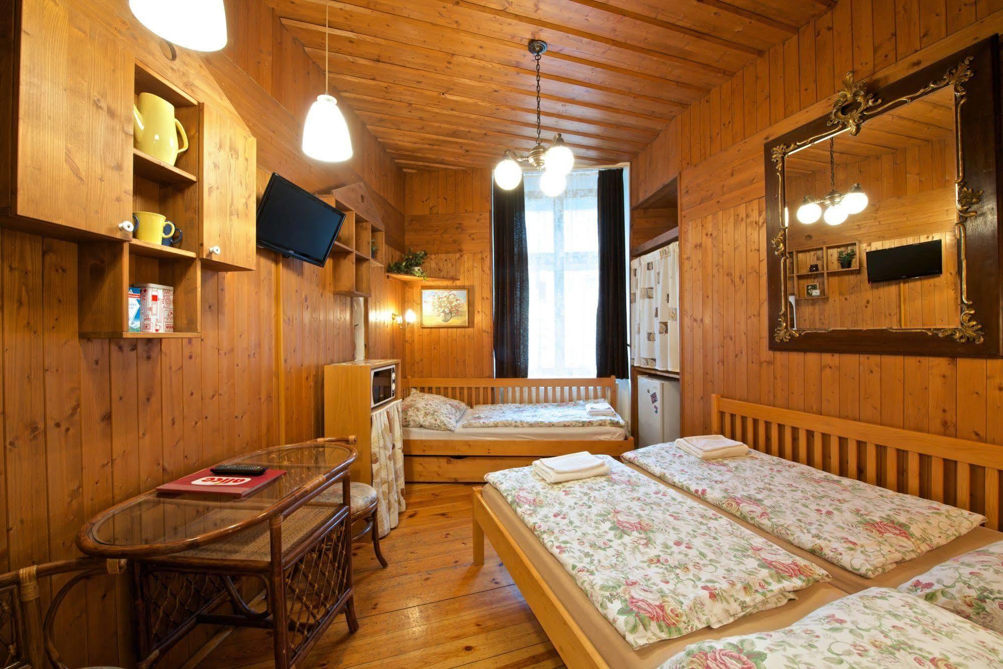 Apartahotel Alice House 3*