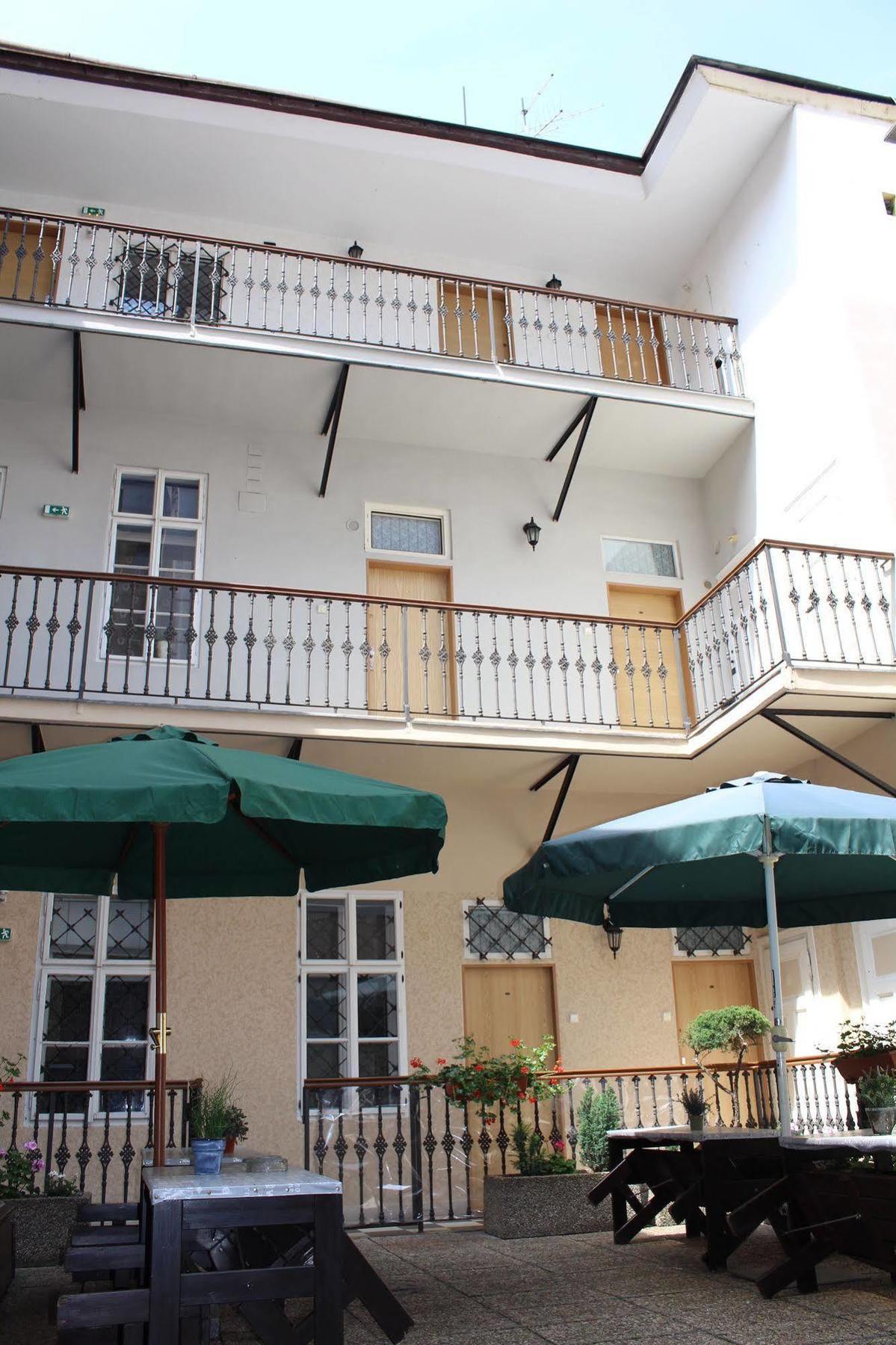 Alice House Apartahotel 3*